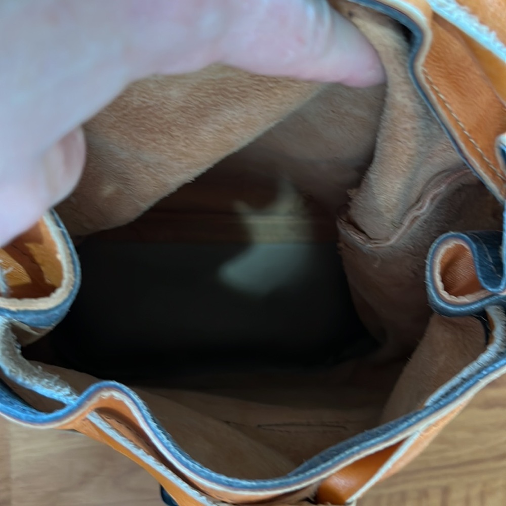 Leather backpack - Picture 3 of 5